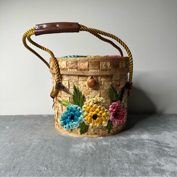 Vintage raffia bucket basket purse 60s Floral Motif - Picture 1 of 7